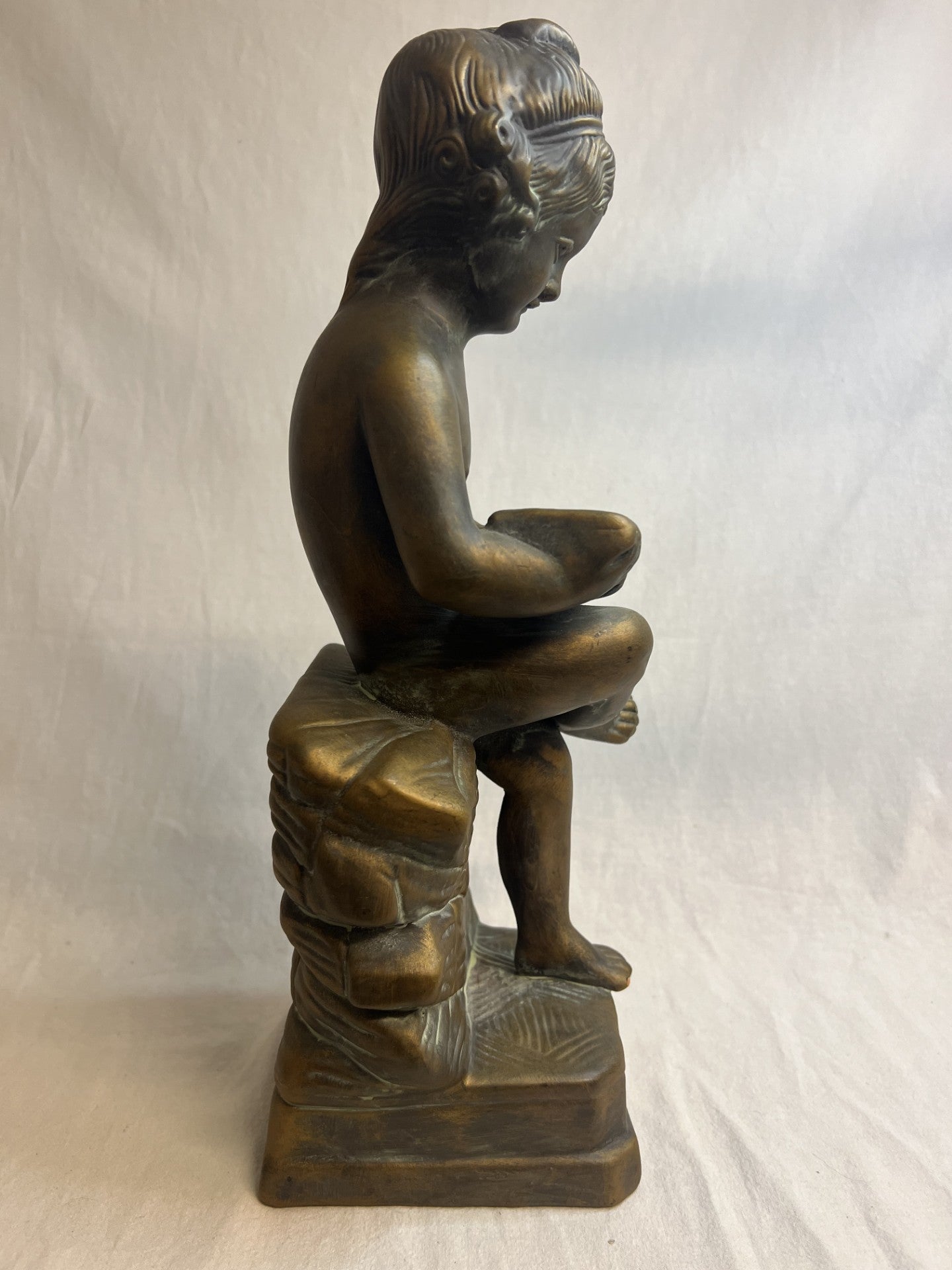 Sculpture in bronze imitation