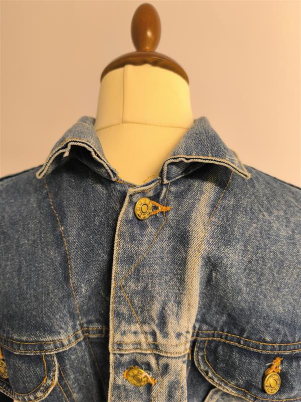 Herrmodell i ljus denim, S/P‑storlek