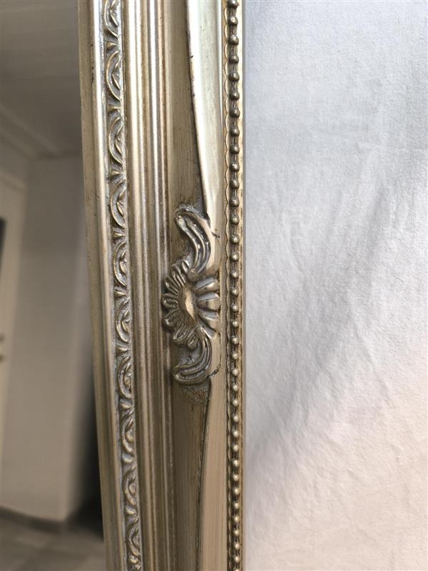 Decorative mirror with an ornate frame – 62 × 84 cm