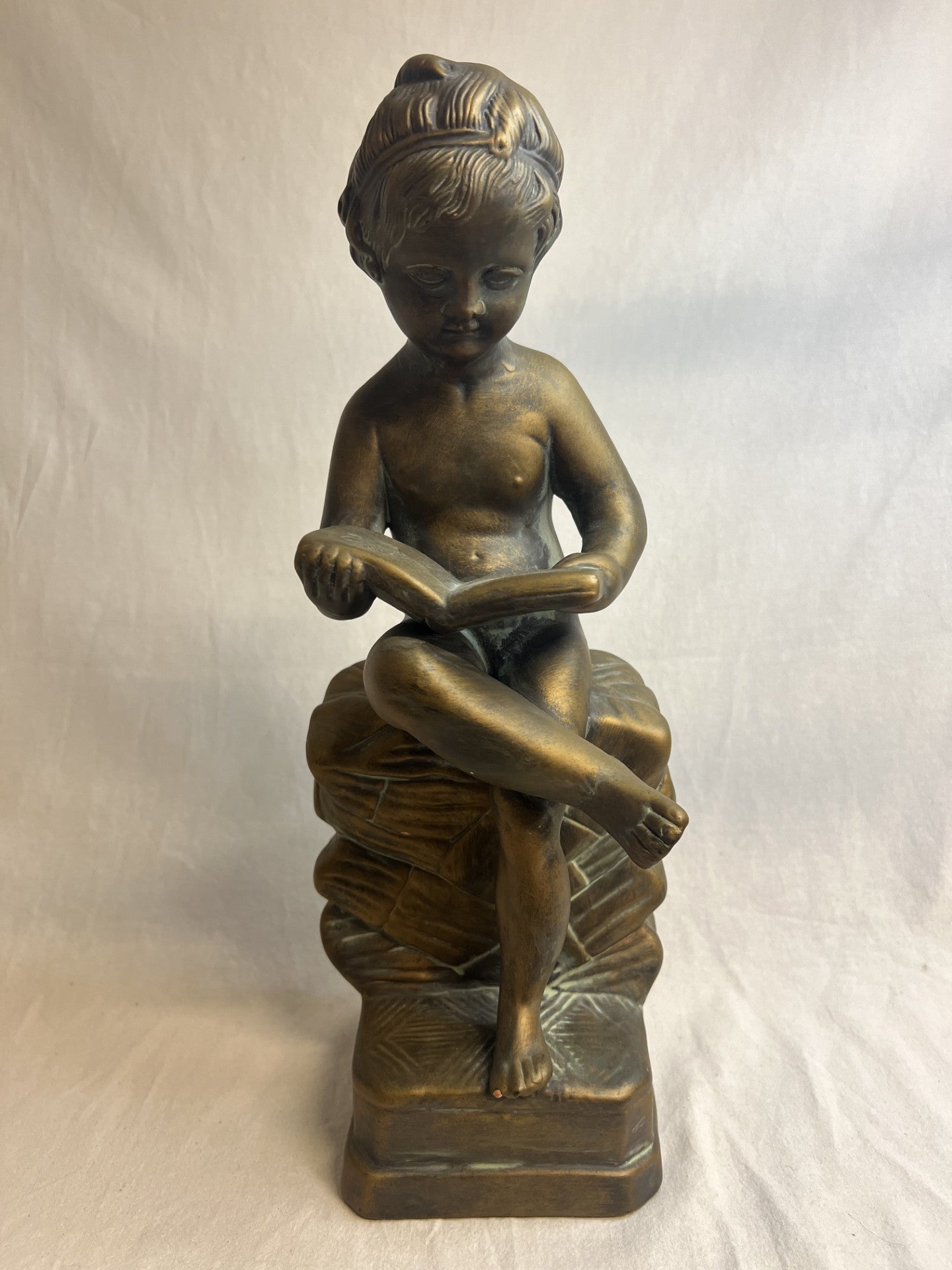 Sculpture in bronze imitation
