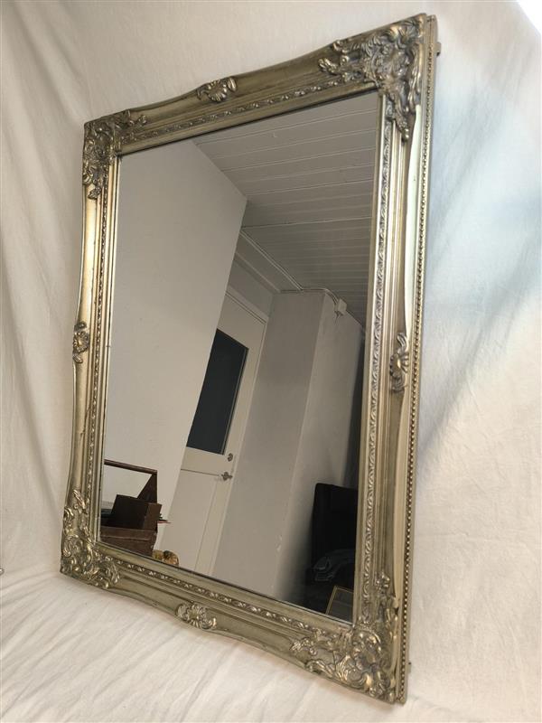 Decorative mirror with an ornate frame – 62 × 84 cm