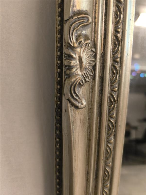 Decorative mirror with an ornate frame – 62 × 84 cm