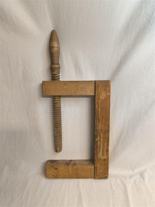 Antique wooden screw clamp – 42 × 19 cm