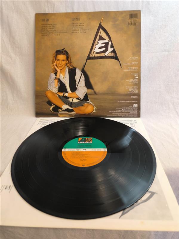 Debbie Gibson – Electric Youth