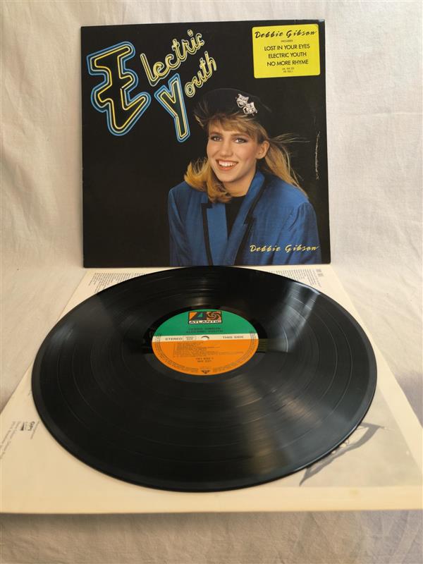 Debbie Gibson – Electric Youth
