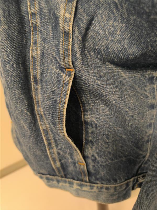 Herrmodell i ljus denim, S/P‑storlek