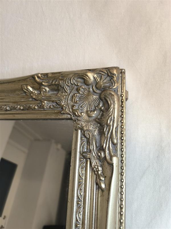 Decorative mirror with an ornate frame – 62 × 84 cm
