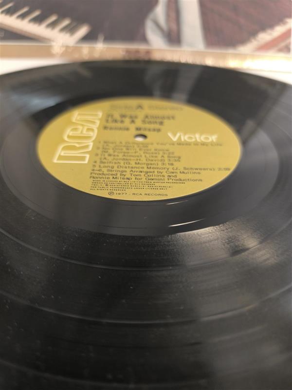 Ronnie Milsap – It Was Almost Like a Song (Vinyl, RCA Victor, 1977)