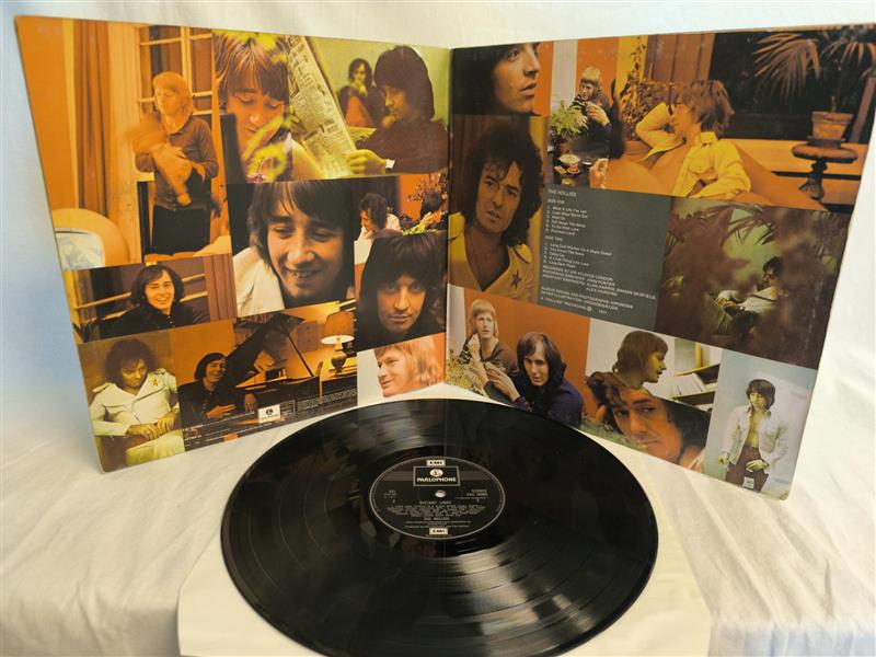 The Hollies – Distant Light
