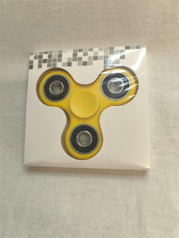 Fidget Spinner – Yellow with ball bearings
