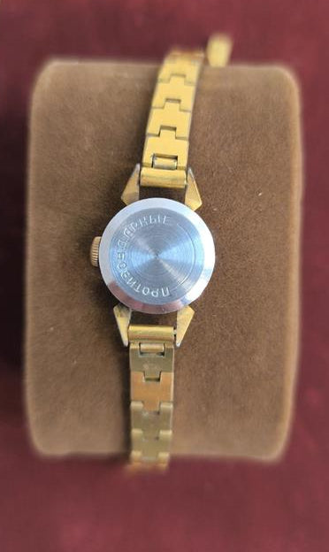Vintage Wristwatch – USSR – Gold Tone
